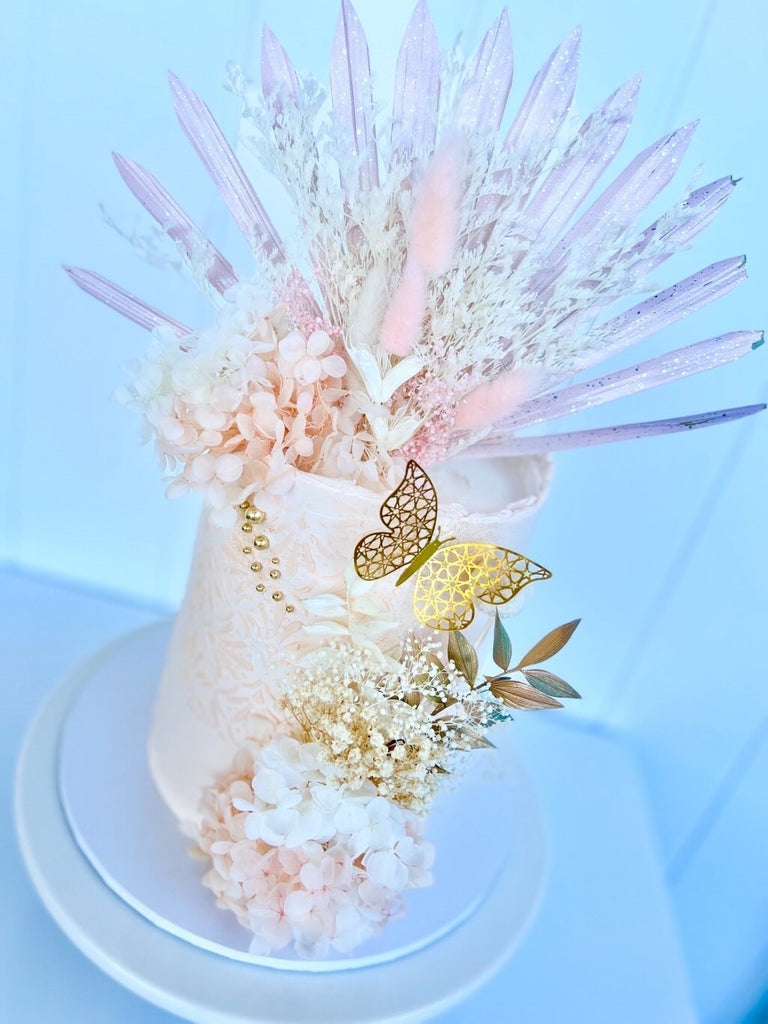 wedding cake using dried sun palm topper and dried florals